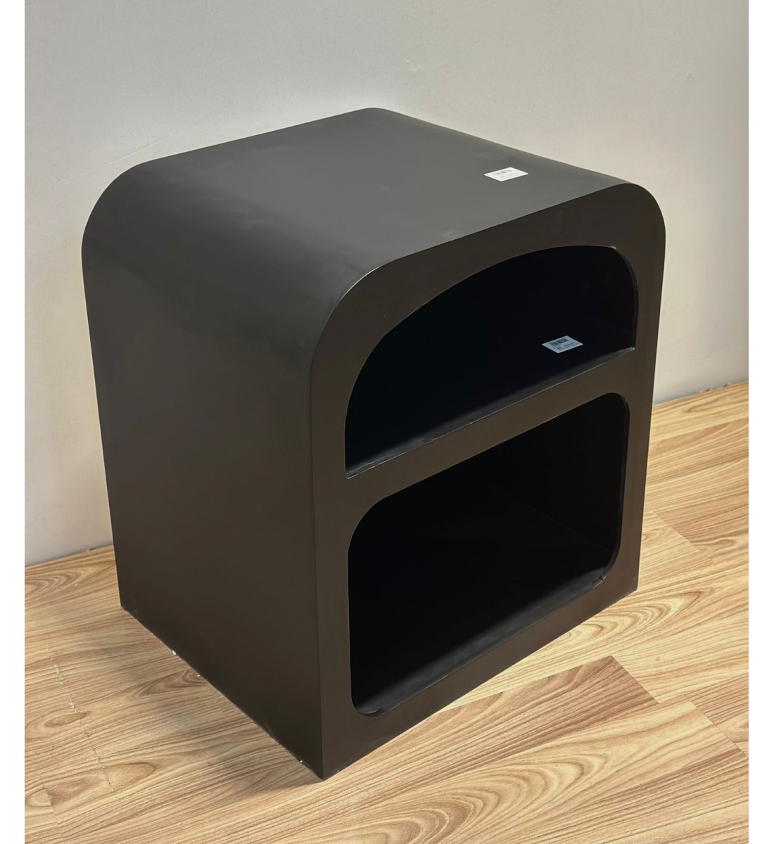 طاولة  او كمدينة جانبية  سرير مقوسة 55 ×45×40سم  لون اسود