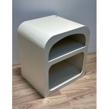 طاولة  او كمدينة جانبية  سرير مقوسة 55 ×45×40سم  لون بيج 