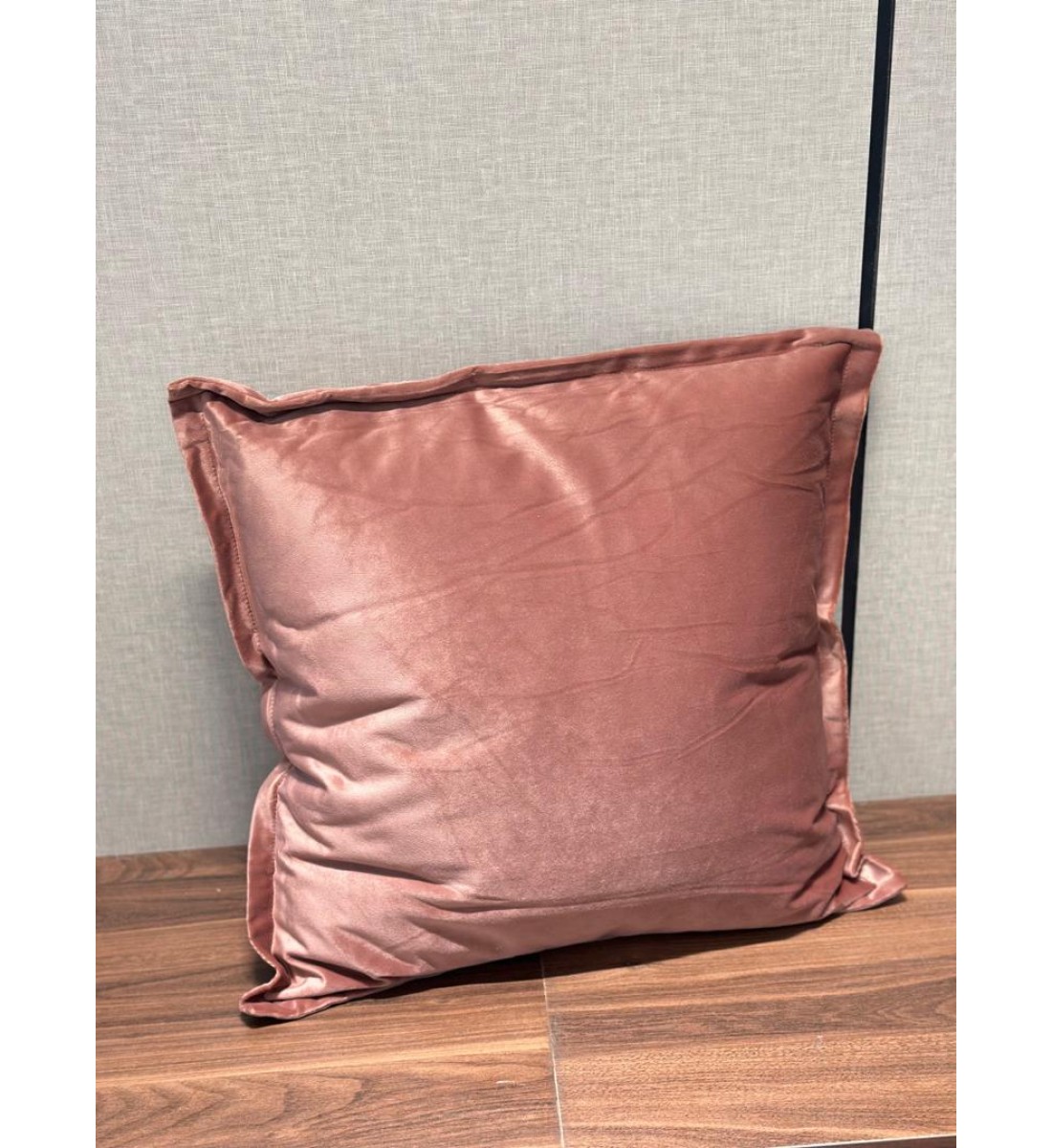 Flesh velvet pillow 50cm