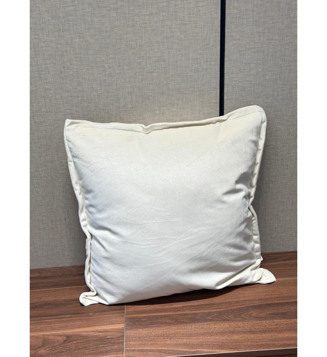 White velvet pillow 50cm