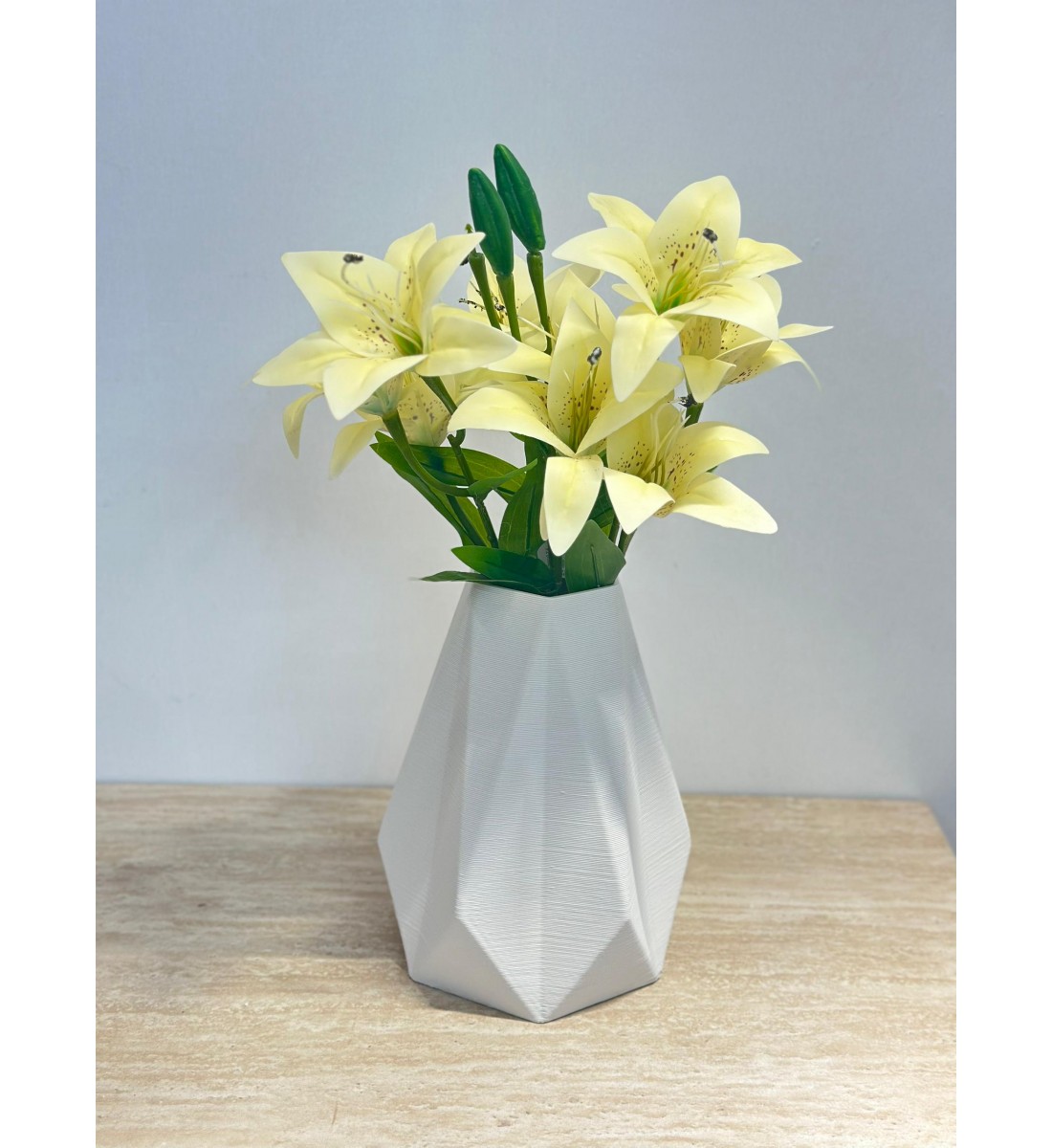 فازة سيراميك ابيض 25×9×9سم فازة سيراميك ابيض 25×9×9سم