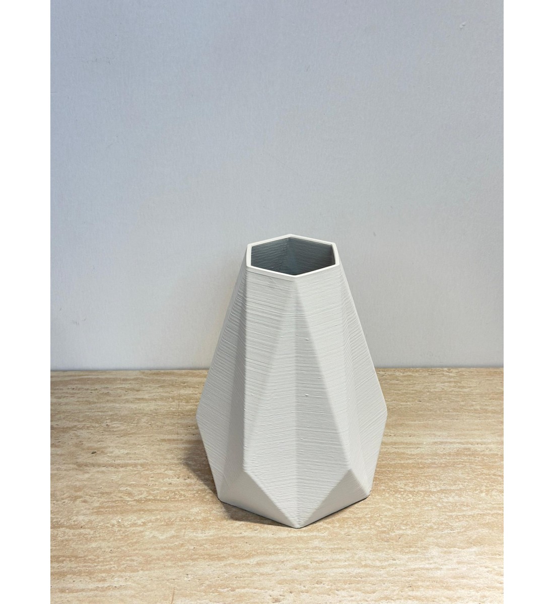 فازة سيراميك ابيض 25×9×9سم فازة سيراميك ابيض 25×9×9سم