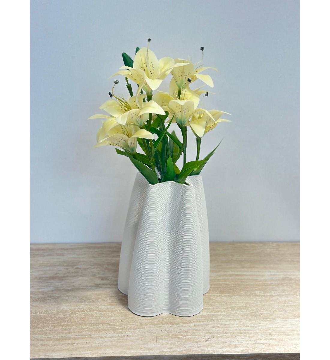 فازة سيراميك ابيض 25×9×9سم 