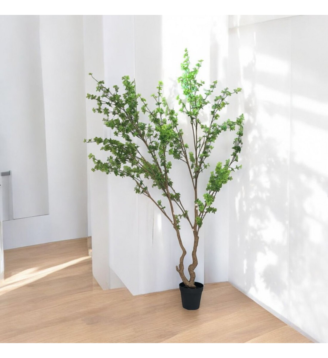 شجرة باللون الاخضر صناعية شجرة باللون الاخضر صناعية