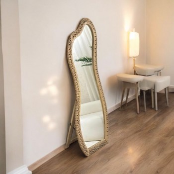 مرايا ستاند خشب بتصميم فريد باللون بيج مقاس 180×75سم 