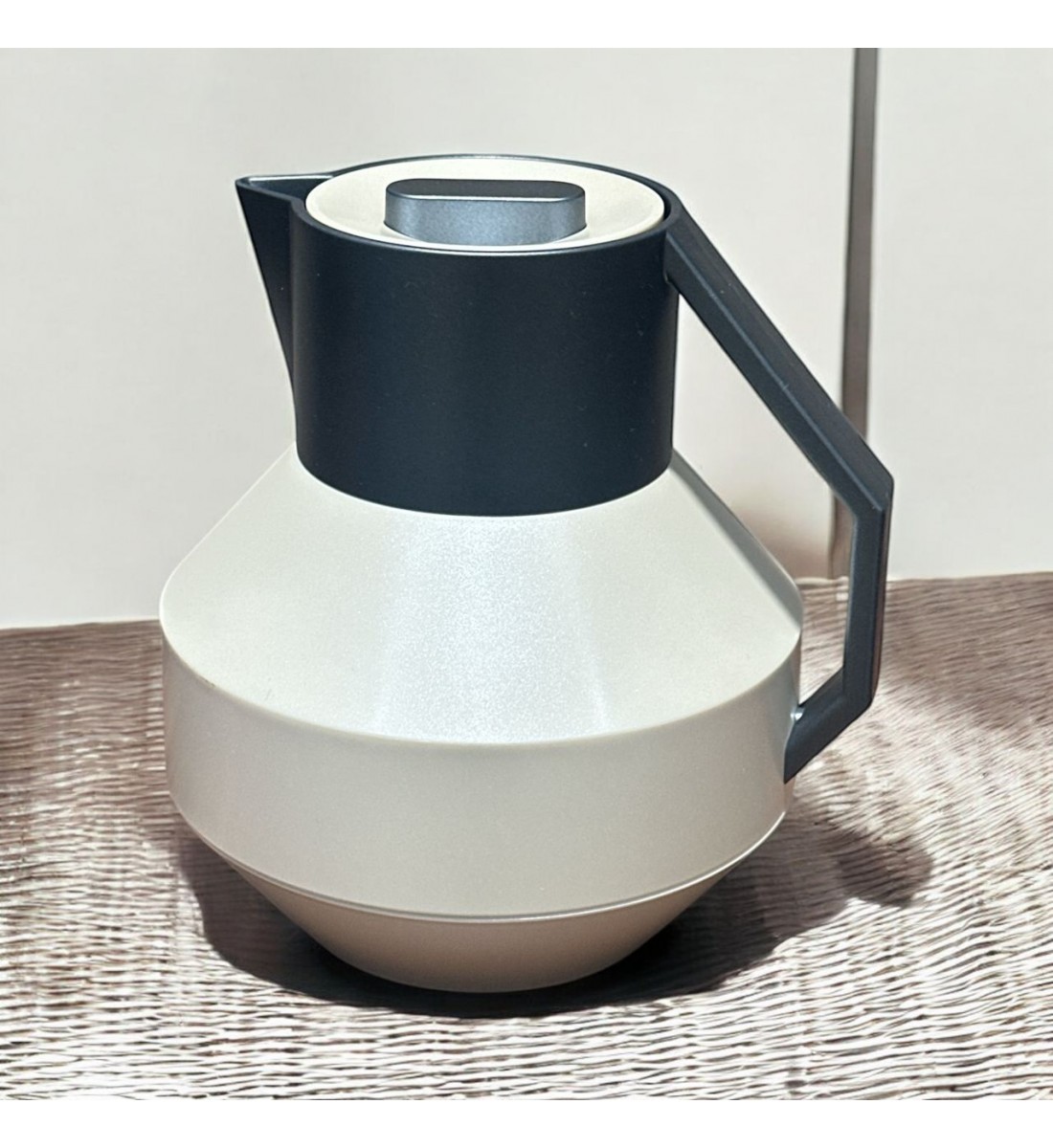 ترمس وهج رصاصي علي سكري 1لتر ترمس وهج رصاصي علي سكري 1لتر