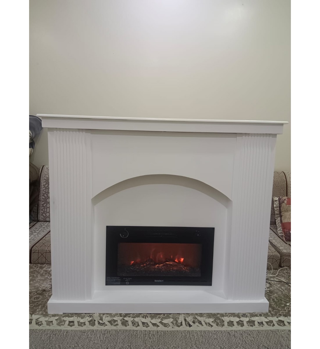 Electric inlet heater, with an elegant and modern design, white color, size 130*32*100 cm