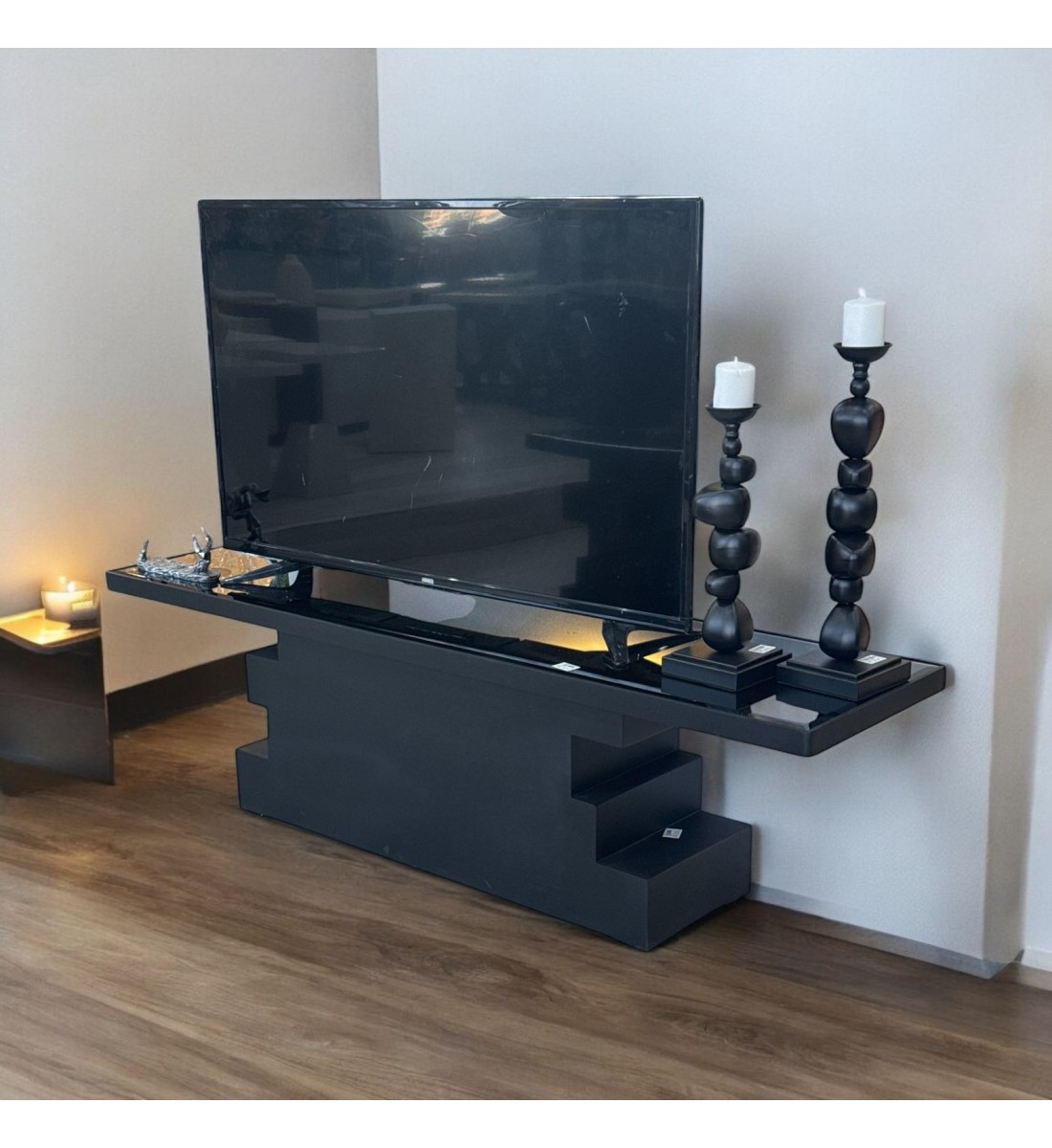 طاولة بلازما تصميم هندسي رائع لون اسود  160×40×45سم سم 