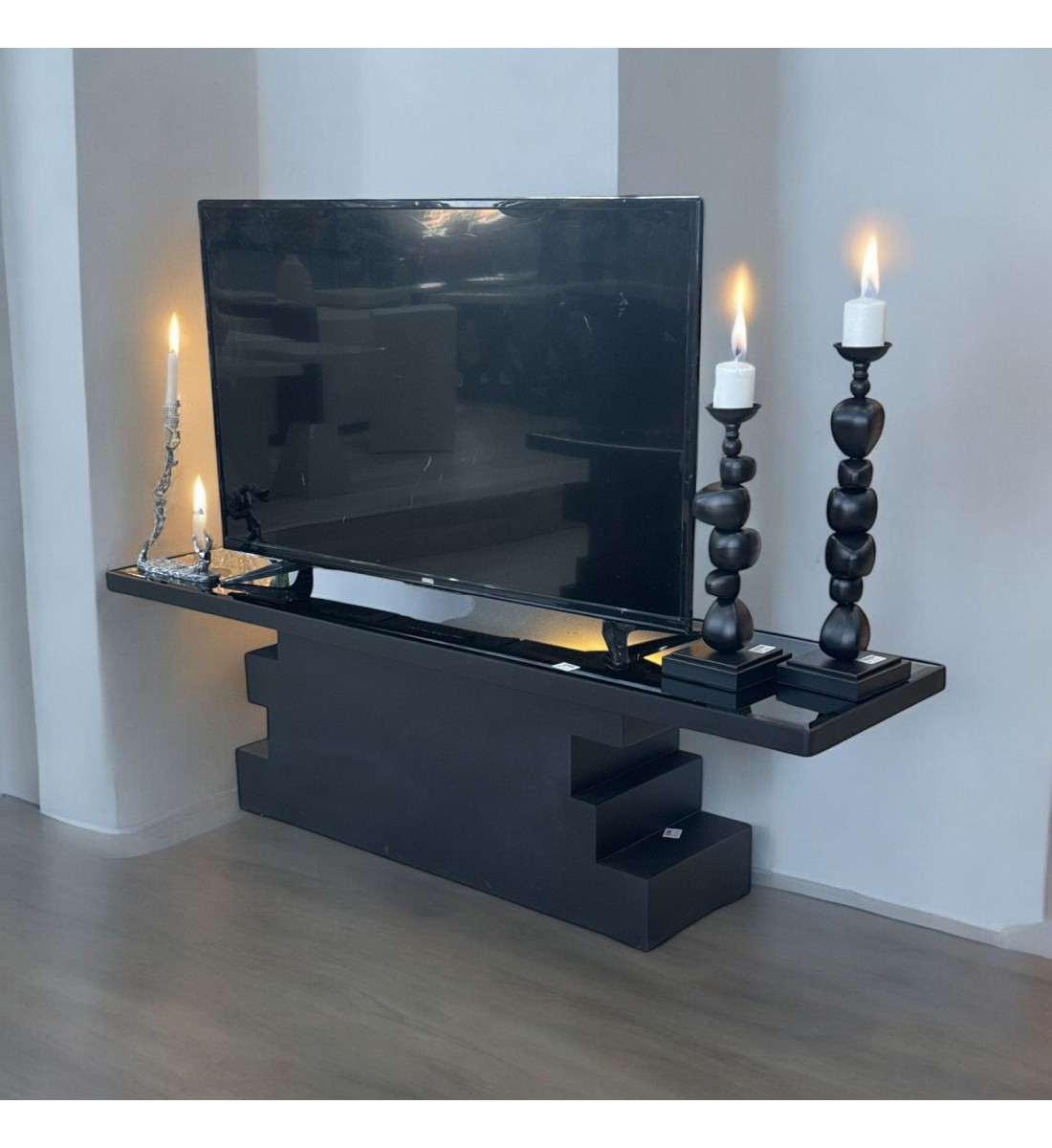 طاولة بلازما تصميم هندسي رائع لون اسود  160×40×45سم سم 