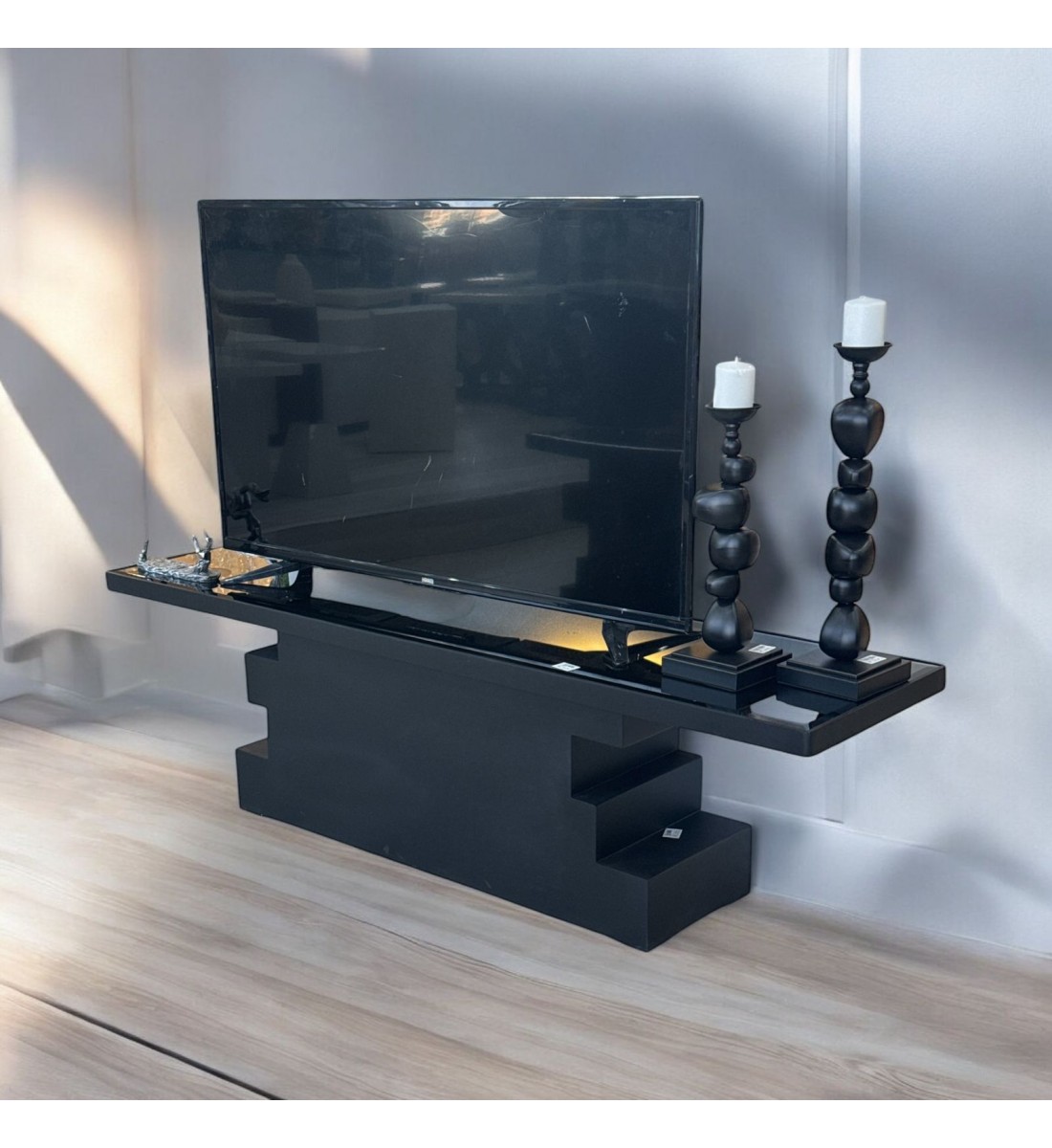 طاولة بلازما تصميم هندسي رائع لون اسود  160×40×45سم سم 