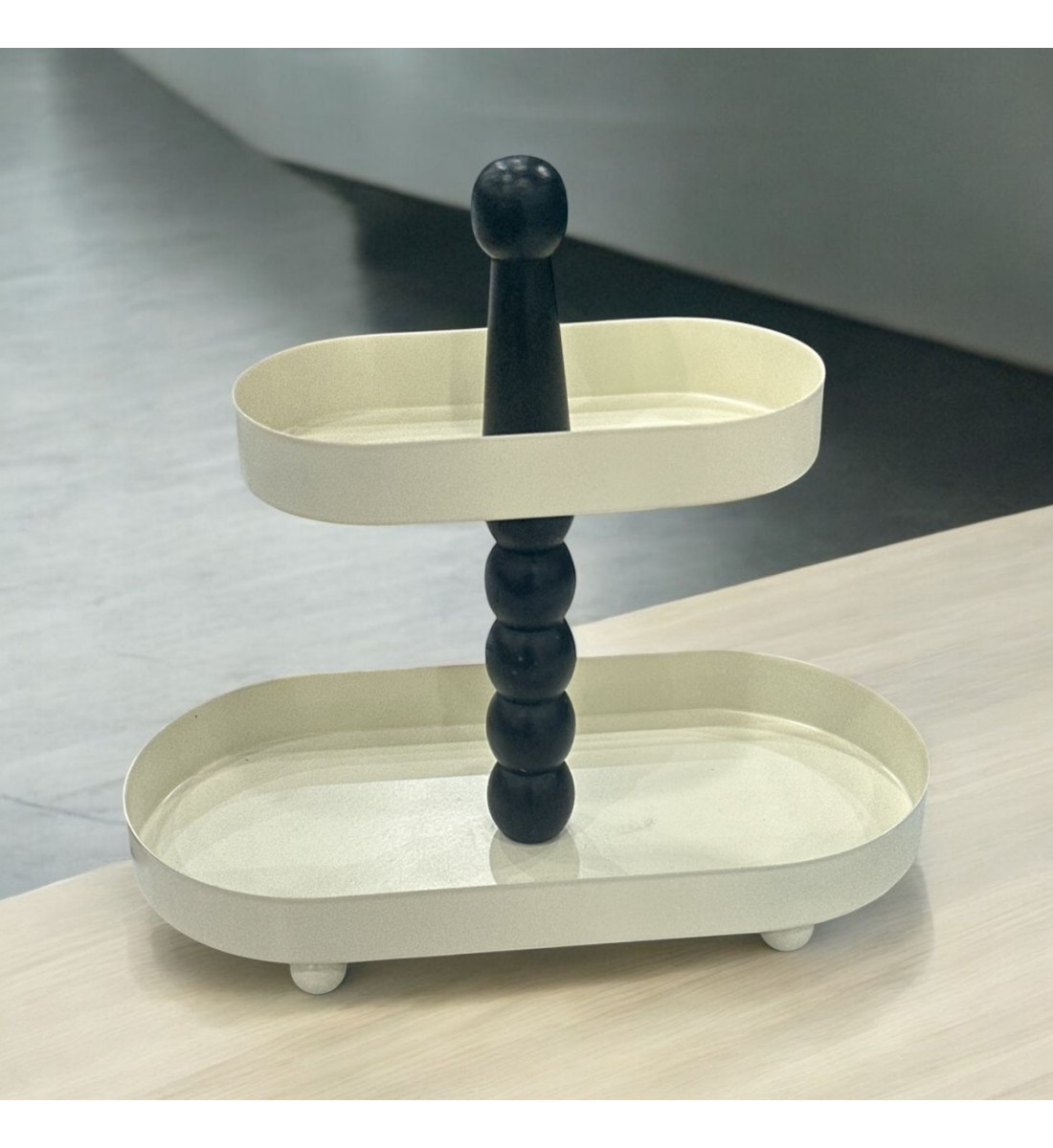 صحن تقديم الحلوي معدن 2 دور بتصميم مميز مقاس 30x15x30 سم صحن تقديم الحلوي معدن 2 دور بتصميم مميز مقاس 30x15x30 سم