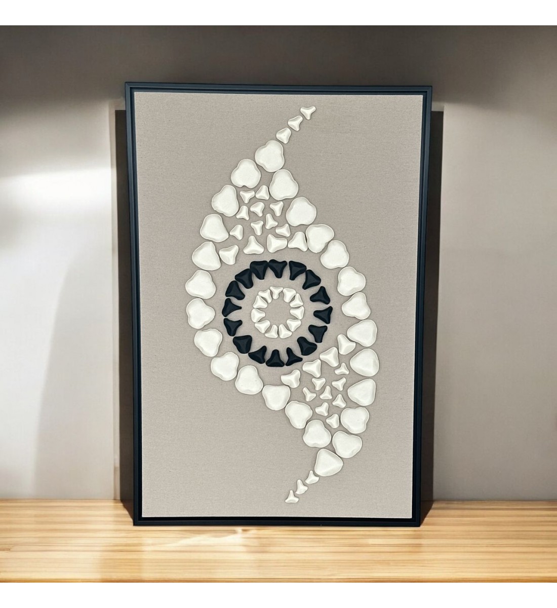 لوحة فنية بخطوط هندسية جبسية باطار اسود 100×150سم (المنتج تفصيل )