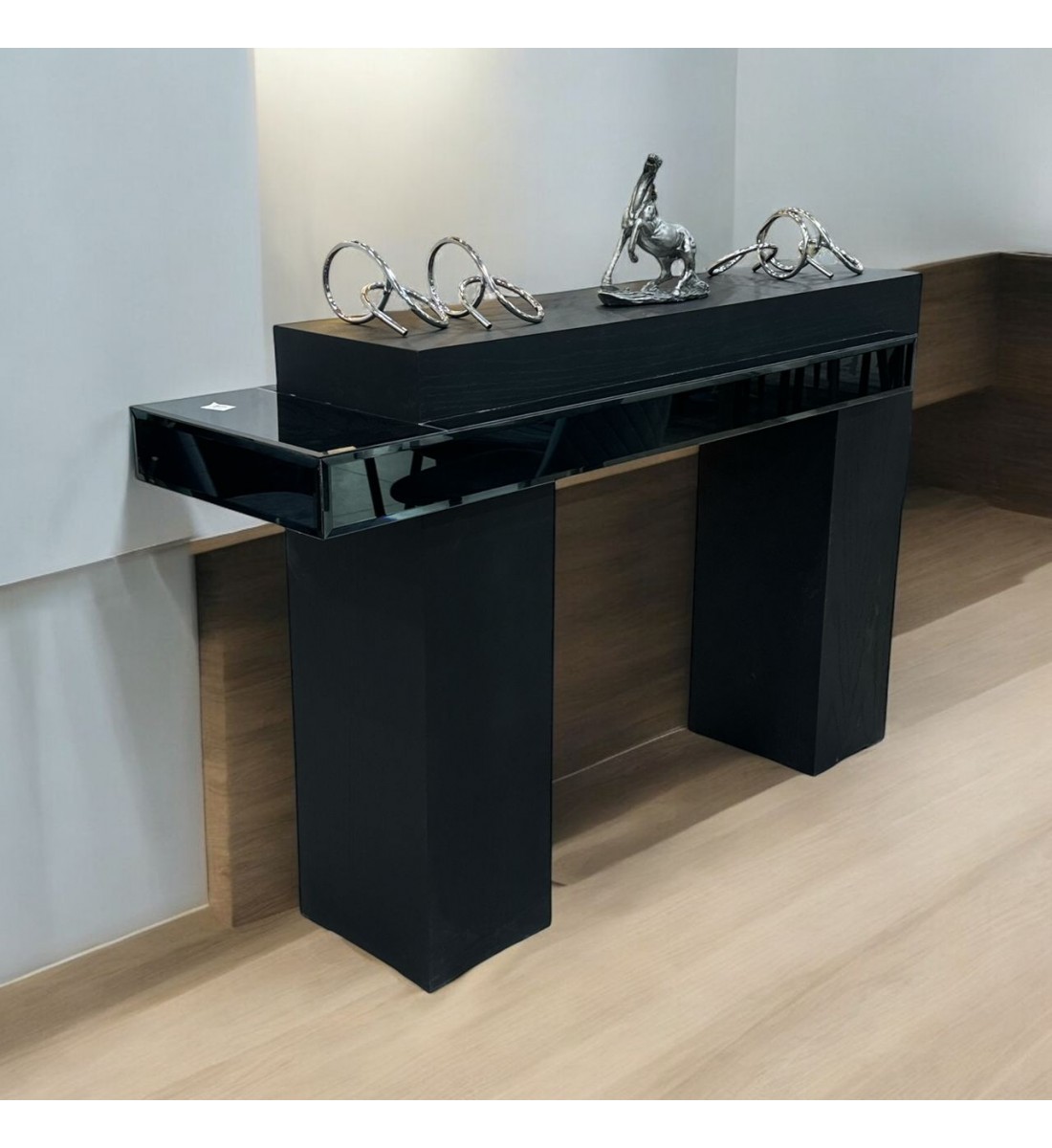 طاولة مدخل مزخرفة باللونين الأسود مرايا ، تصميم هندسي فريد، مقاس140 × 40 × 92 سم(منتج تفصيل )