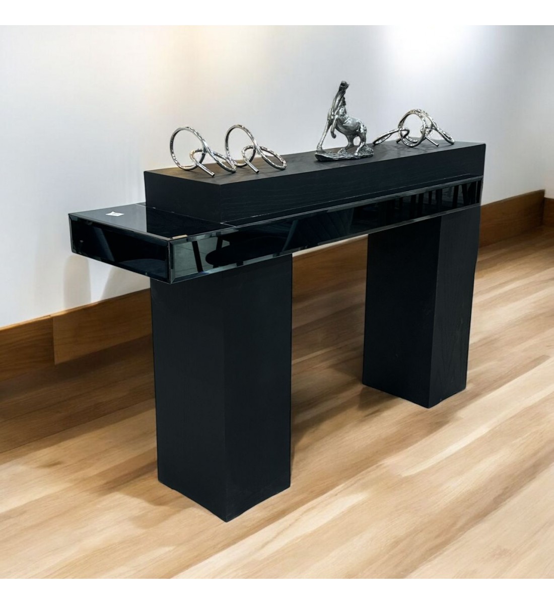 طاولة مدخل مزخرفة باللونين الأسود مرايا ، تصميم هندسي فريد، مقاس140 × 40 × 92 سم(منتج تفصيل )