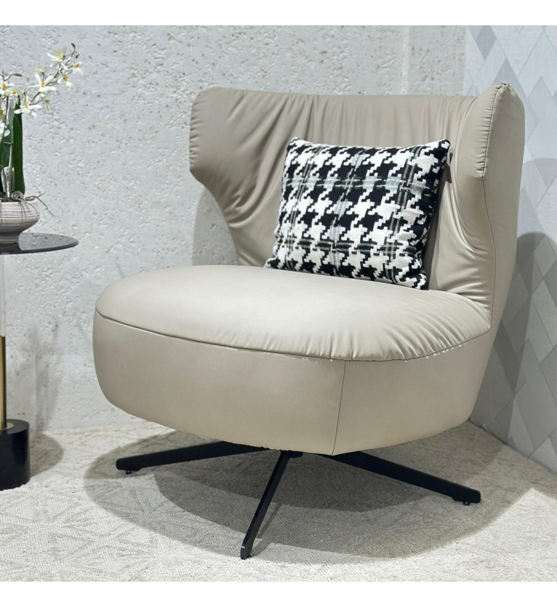 كرسي دوار بيج  من الجلد ومعدن  80×55×70سم 