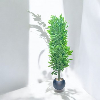 شجرة باللون الاخضر صناعية  مركن اسود 140سم 