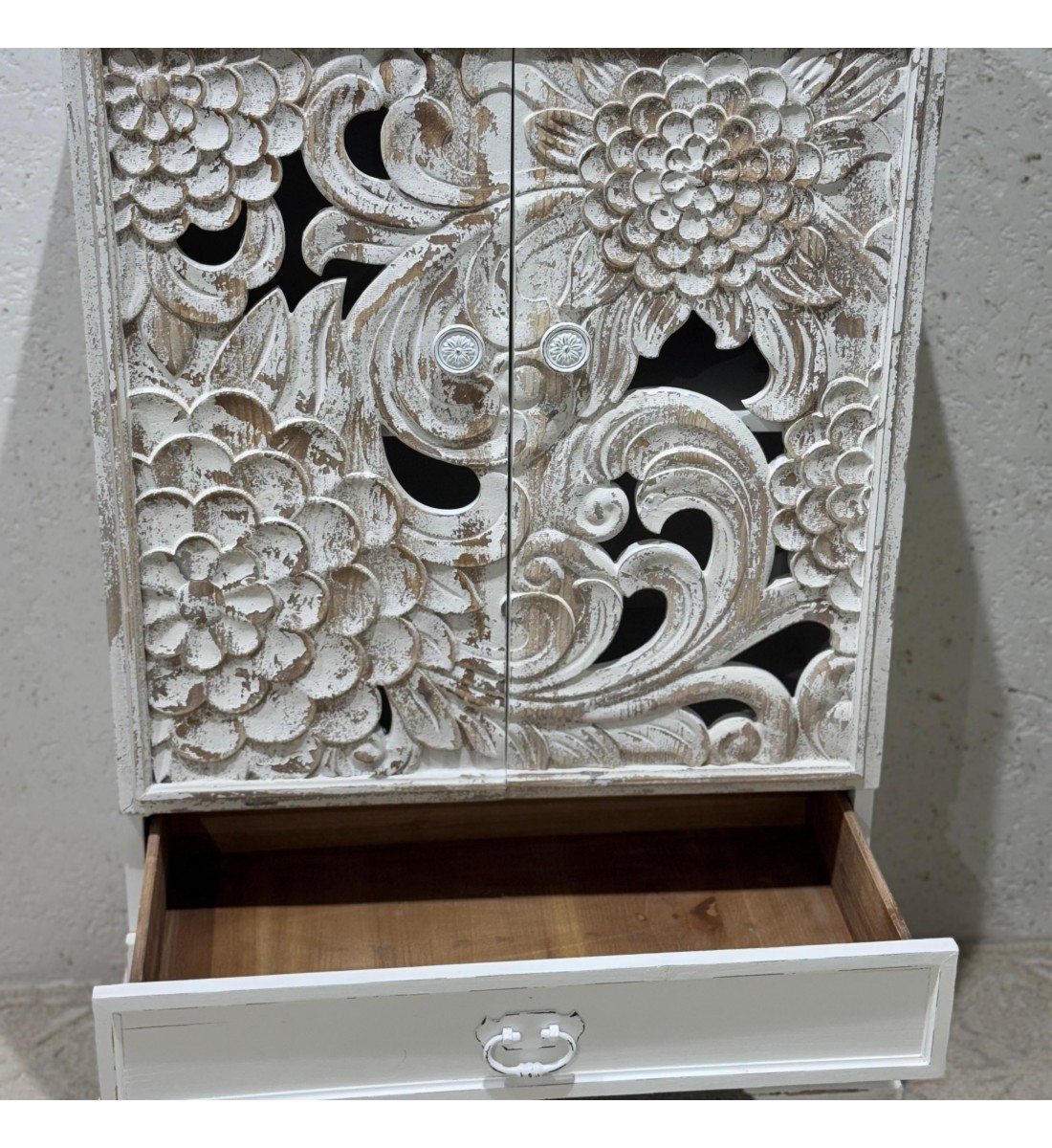 خزانه بتصميم عتيق لون اابيض 118×38×68سم خزانه بتصميم عتيق لون اابيض 118×38×68سم