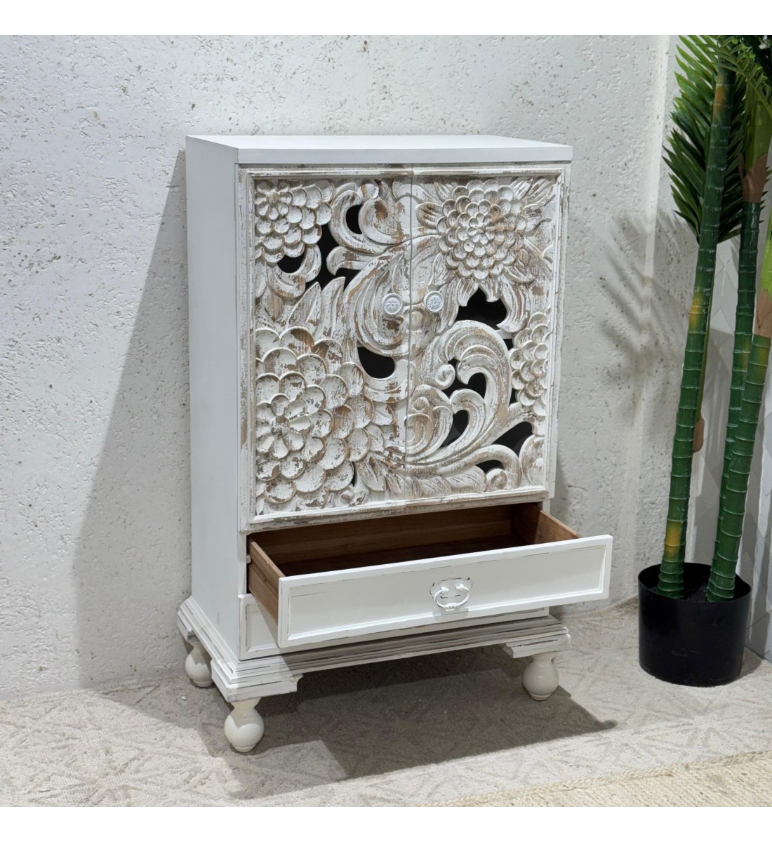 خزانه بتصميم عتيق لون اابيض 118×38×68سم خزانه بتصميم عتيق لون اابيض 118×38×68سم