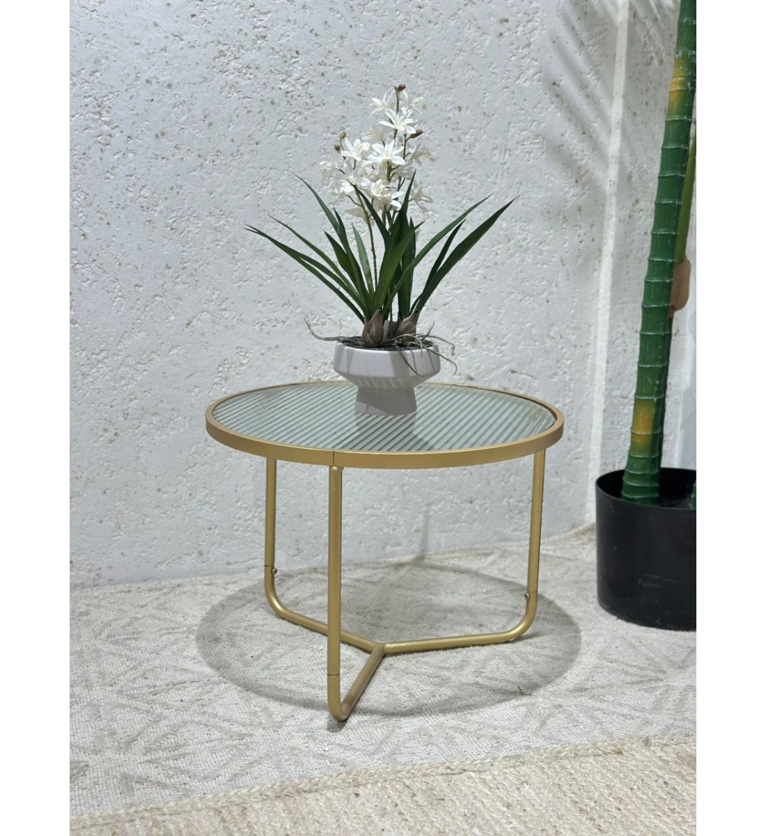 Metal side table with round glass top 50 x 50 x 37 cm