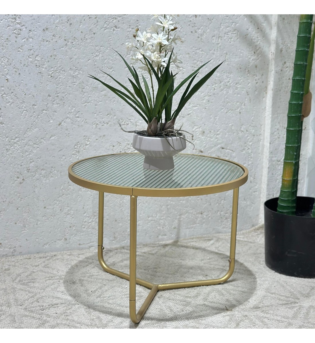 Metal side table with round glass top 50 x 50 x 37 cm