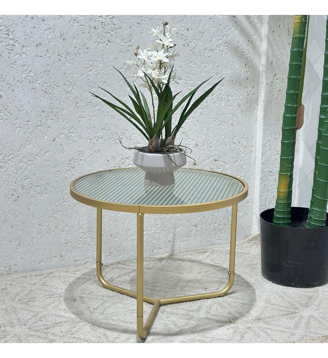Metal side table with round glass top 50 x 50 x 37 cm