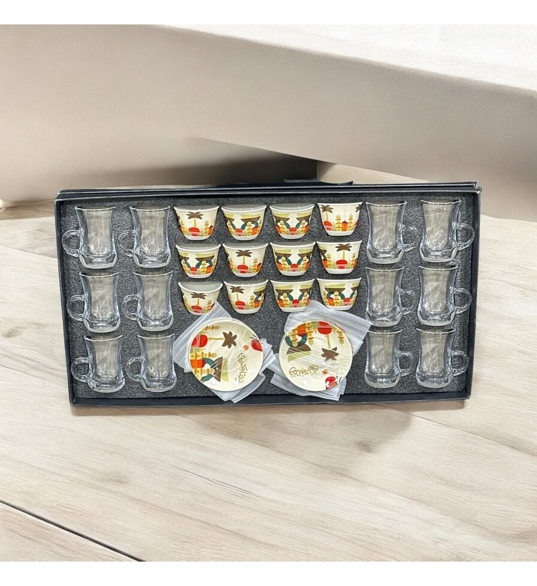 طقم كاسات وفناجين مع الصحن زجاج   36قطعه 