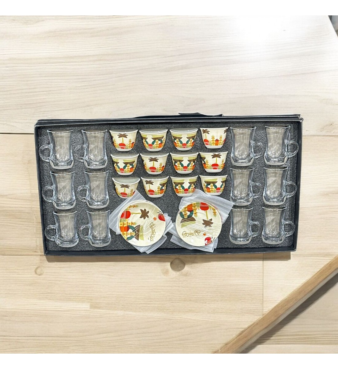 طقم كاسات وفناجين مع الصحن زجاج   36قطعه 