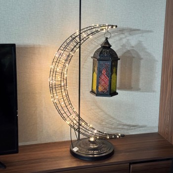 تحفة ديكورية على شكل هلال معدني مزخرف باللون الاسود81×30×30سم 