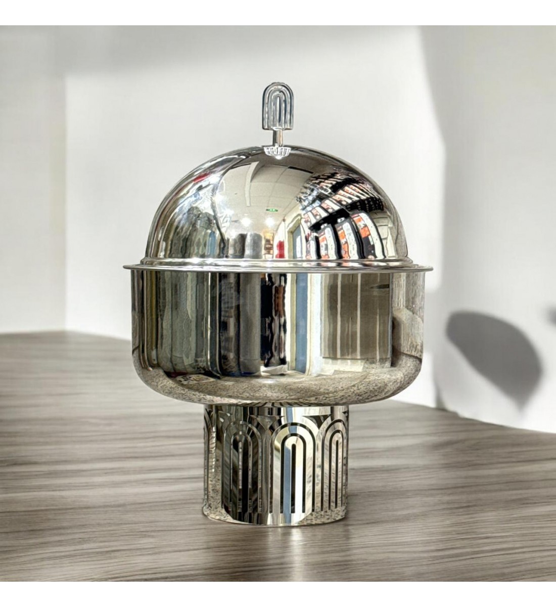  حافظة  طعام أنيق من الستانلس ستيل بغطاء –فضي 2.5لتر تقريبا 