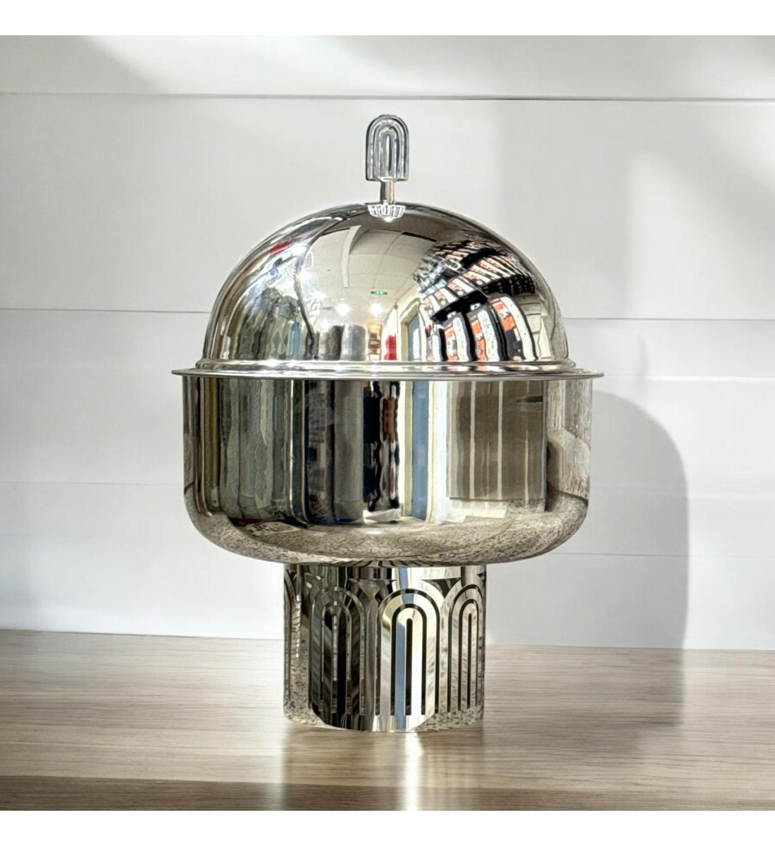  حافظة  طعام أنيق من الستانلس ستيل بغطاء –فضي 2.5لتر تقريبا 