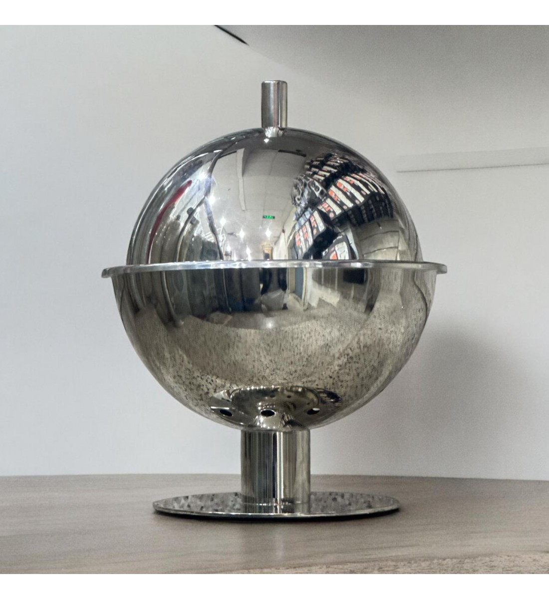 حافظة طعام أنيق من الستانلس ستيل بغطاء –فضي 2.5لتر تقريبا حافظة طعام أنيق من الستانلس ستيل بغطاء –فضي 2.5لتر تقريبا