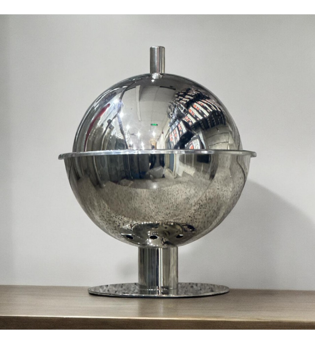 حافظة طعام أنيق من الستانلس ستيل بغطاء –فضي 2.5لتر تقريبا حافظة طعام أنيق من الستانلس ستيل بغطاء –فضي 2.5لتر تقريبا