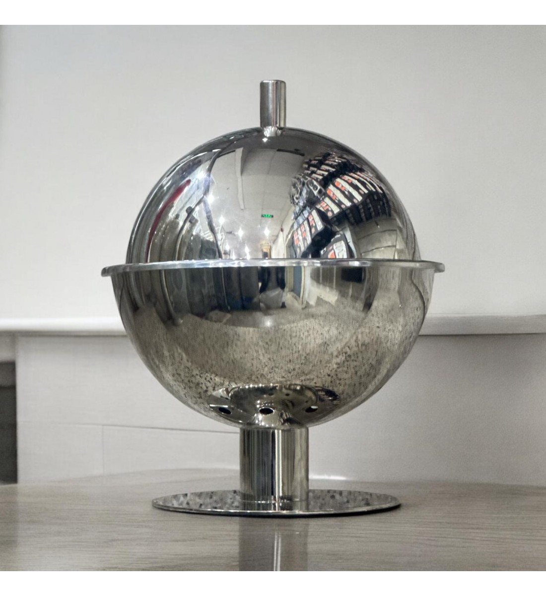 حافظة طعام أنيق من الستانلس ستيل بغطاء –فضي 2.5لتر تقريبا حافظة طعام أنيق من الستانلس ستيل بغطاء –فضي 2.5لتر تقريبا