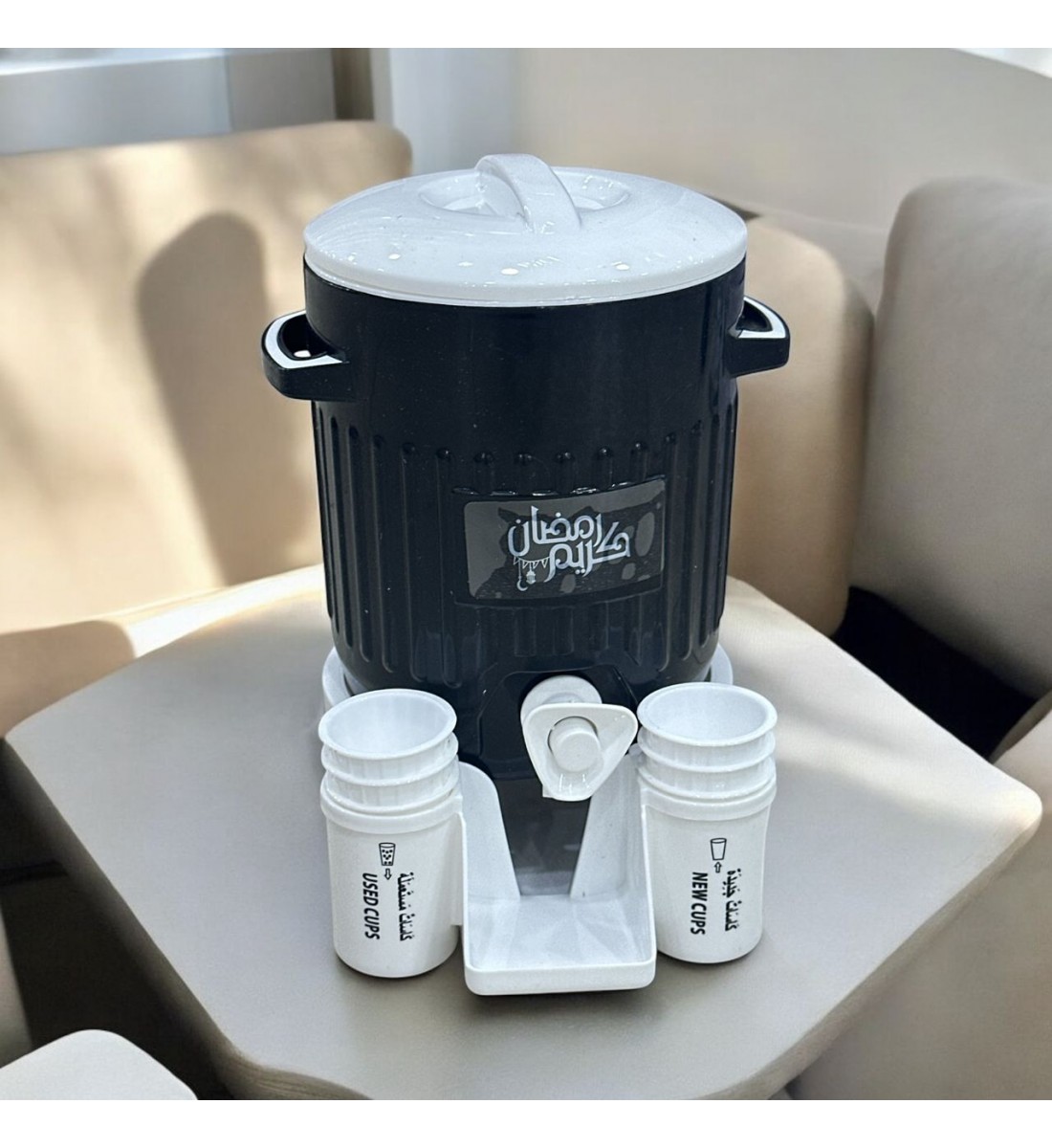 موزع مشروبات مع حامل وكاسات اسود 2لتر 