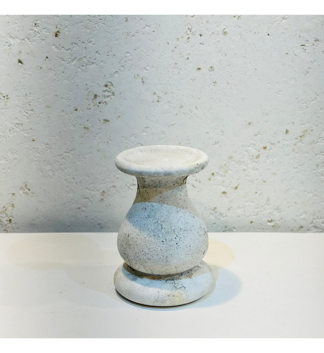 Modern heritage design candlestick, distinctive design, 18 x 11 x 11 cm