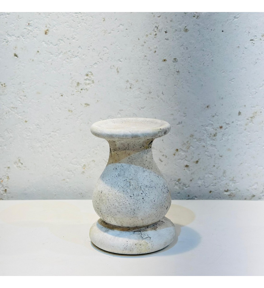 Modern heritage design candlestick, distinctive design, 18 x 11 x 11 cm