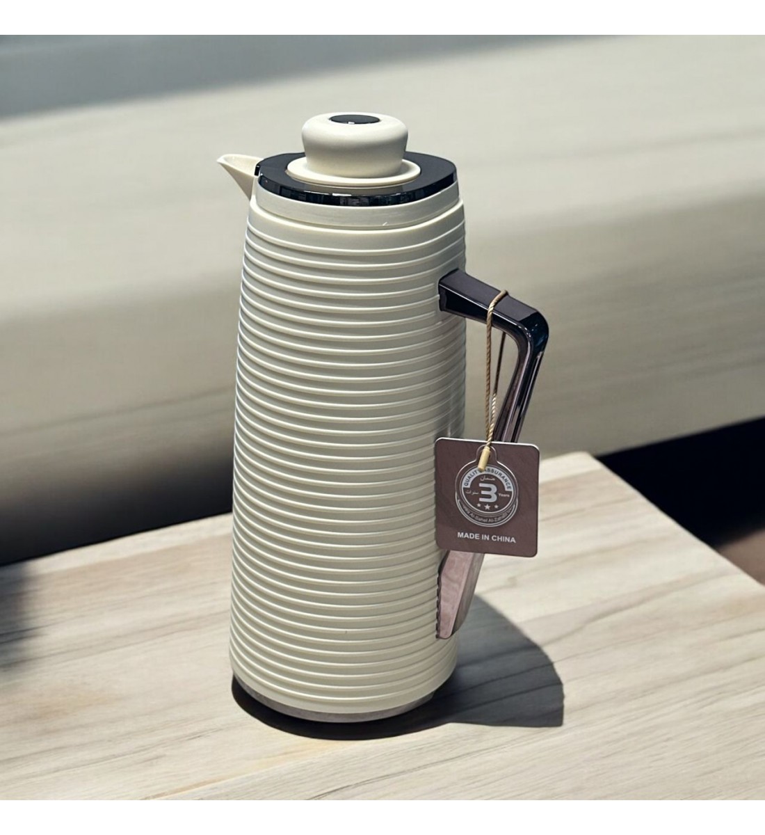 ترمس شاي بيح فاتح بمقبض اسود - 1 لتر - ترمس شاي بيح فاتح بمقبض اسود - 1 لتر -