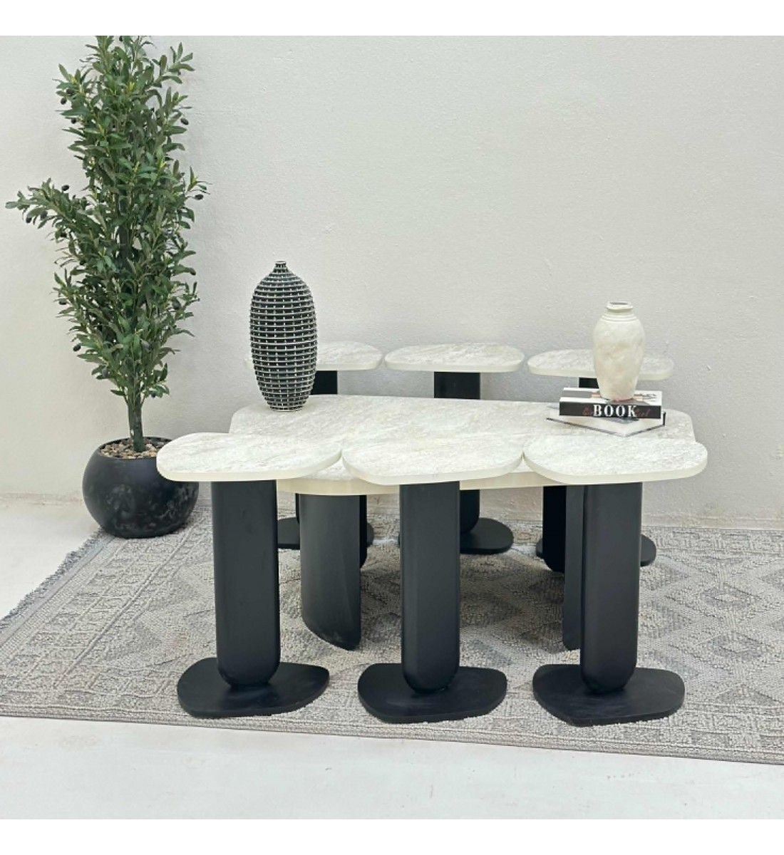 طقم طاولات 7قطع سطح بديل حجر ملمس خشن قاعده الطاولة الرئيسية صاج حديد والطاولات الجانبية قاعدة خشب لون اسود