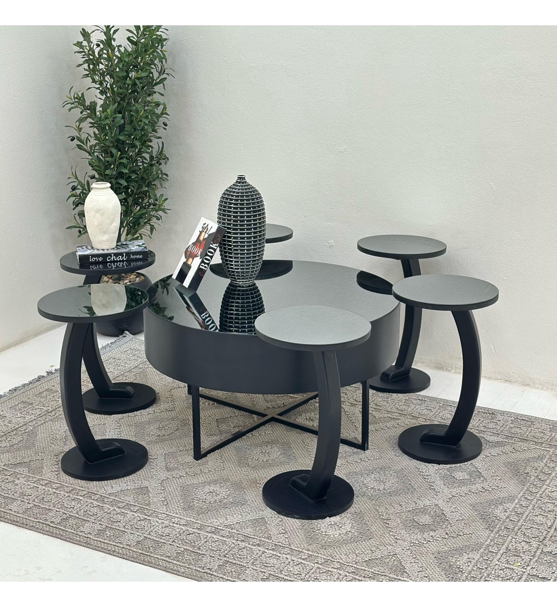 طقم طاولات 7قطع سطح مرايا قاعده خشب لون اسود طقم طاولات 7قطع سطح مرايا قاعده خشب لون اسود