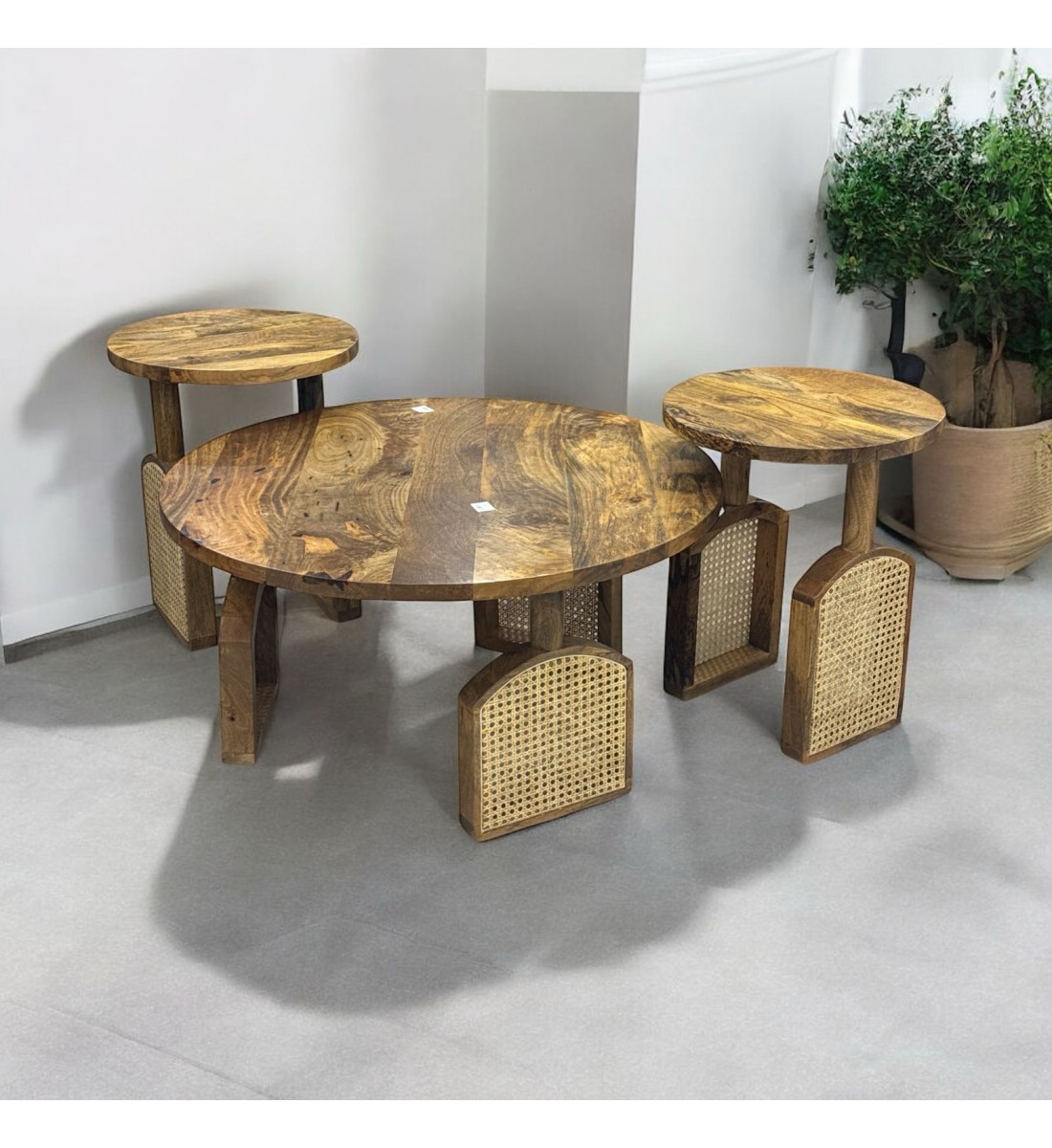 طاولة تقديم مع 2 جانبيه