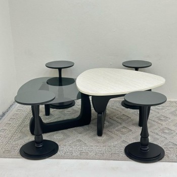 طقم طاولات 6قطع سطح الطاولة الاولى بديل الرخام ملمس ناعم والثانيه سطح زجاج قاعداتهما خشب لون اسود