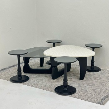 طقم طاولات 6قطع سطح الطاولة الاولى بديل الرخام ملمس ناعم والثانيه سطح زجاج قاعداتهما خشب لون اسود