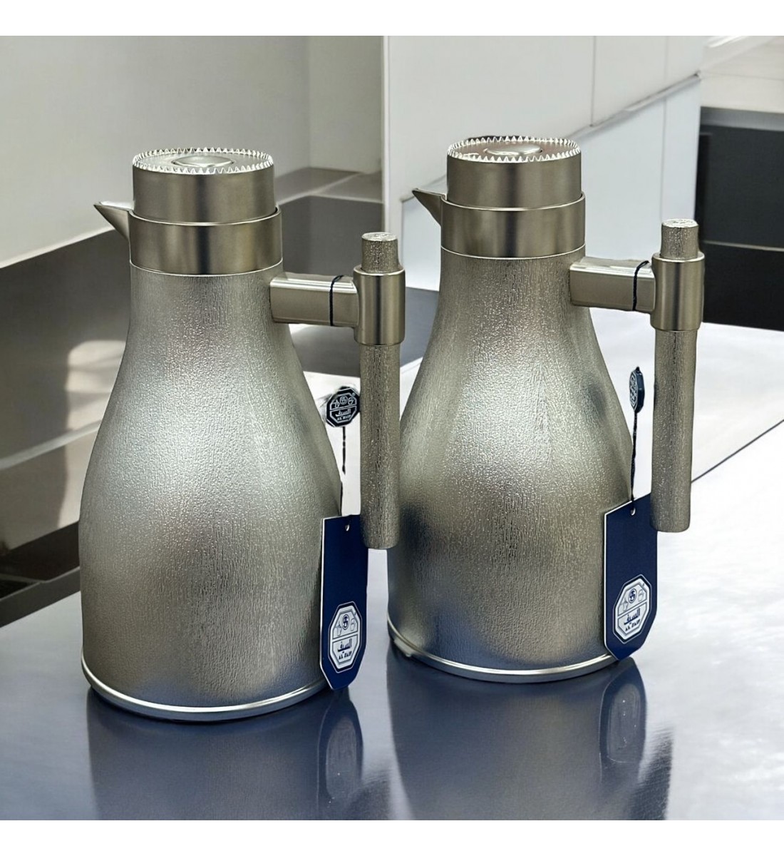 طقم ترمس اجوان فضي بلاستيك مطفي 2قطع طقم ترمس اجوان فضي بلاستيك مطفي 2قطع