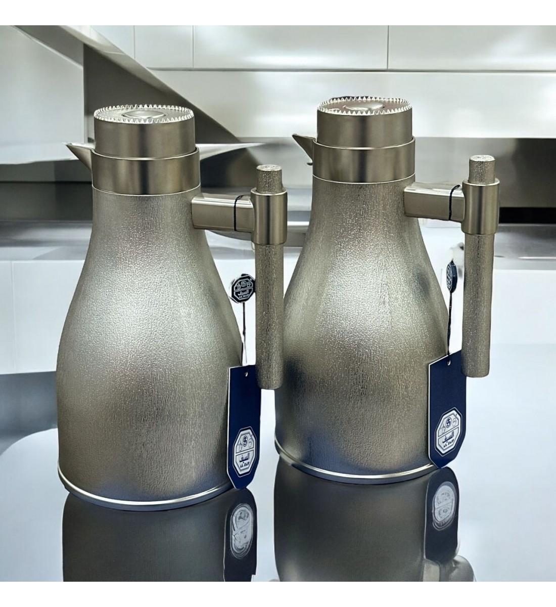 طقم ترمس اجوان فضي بلاستيك مطفي 2قطع طقم ترمس اجوان فضي بلاستيك مطفي 2قطع