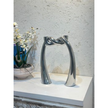 مجموعة من شمعدانات حلزونية فضية من جون ريتشارد - قطعتان32×16×3سم 