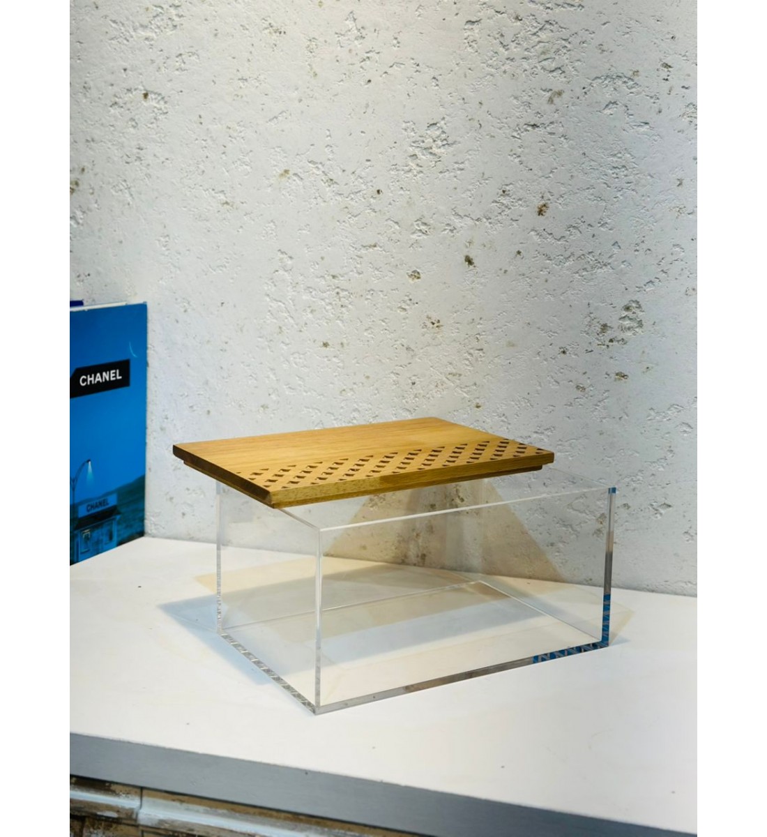 صندوق تخزين اكرلك بغطاء خشب 24×13×16سم صندوق تخزين اكرلك بغطاء خشب 24×13×16سم