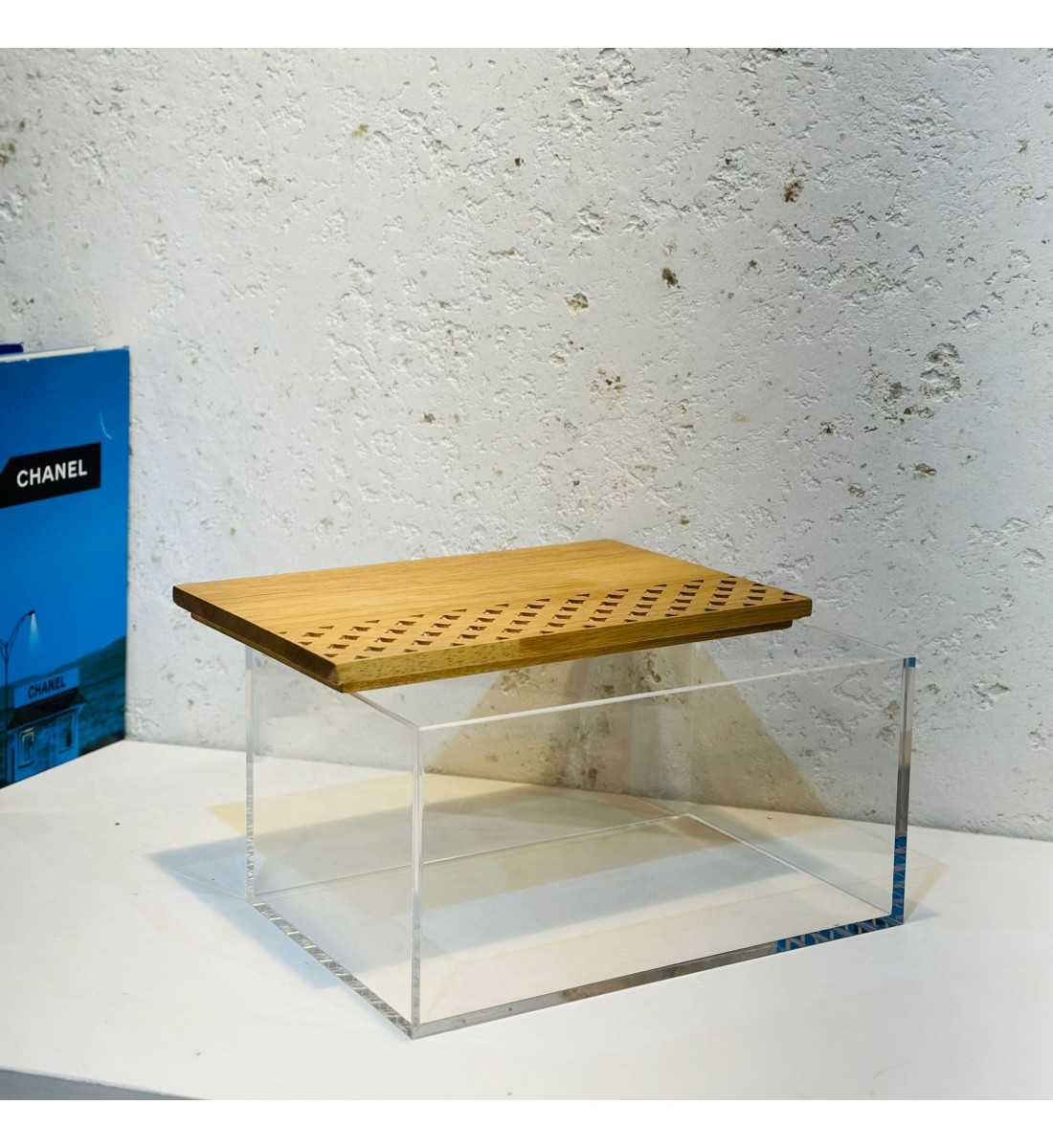 صندوق تخزين اكرلك بغطاء خشب 24×13×16سم صندوق تخزين اكرلك بغطاء خشب 24×13×16سم