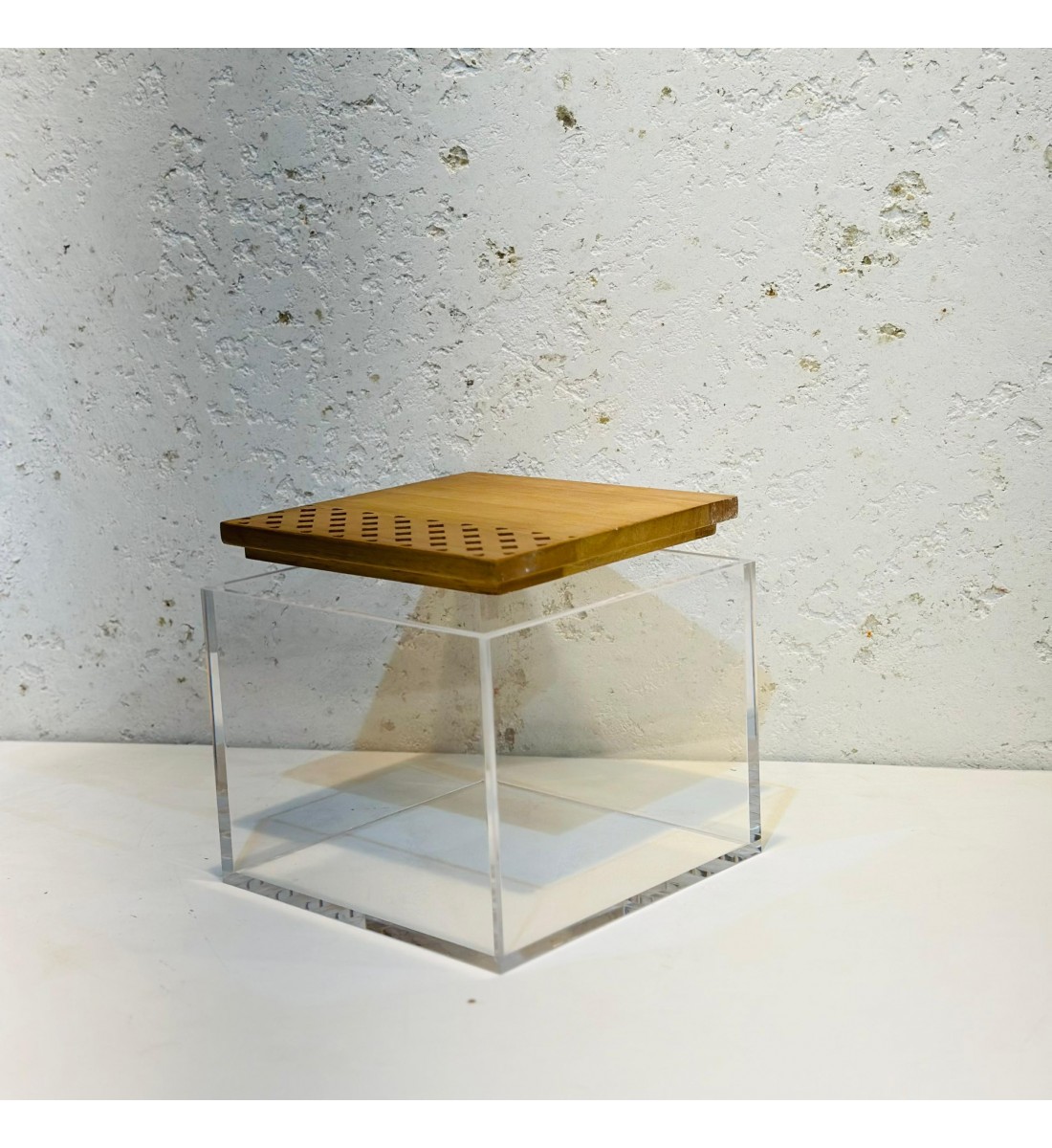 صندوق تخزين اكرلك  بغطاء خشب 24×13×16سم