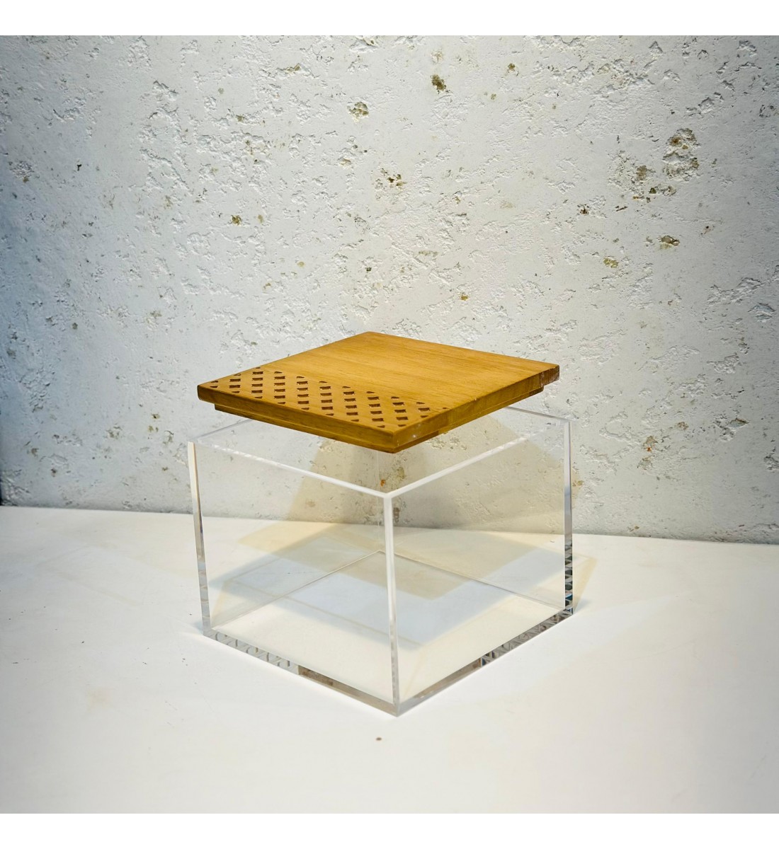 صندوق تخزين اكرلك  بغطاء خشب 24×13×16سم