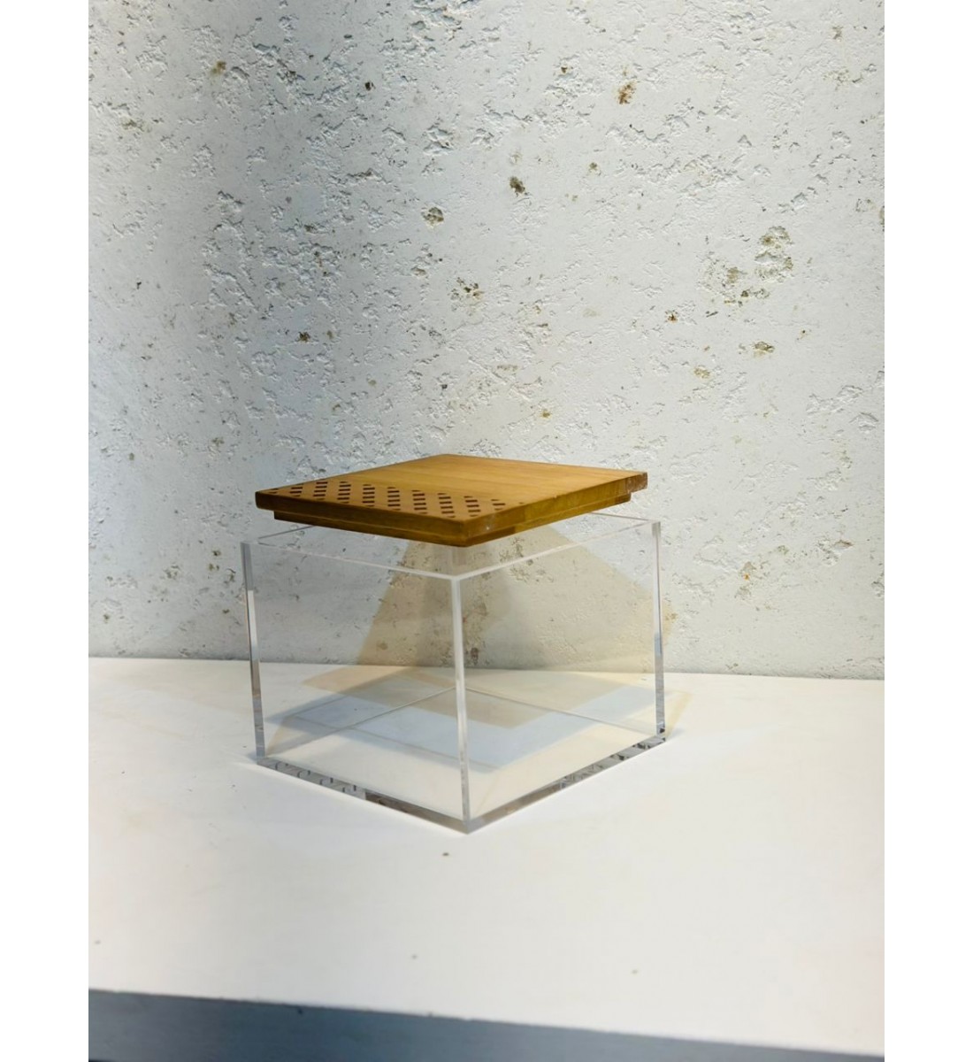 صندوق تخزين اكرلك  بغطاء خشب 24×13×16سم